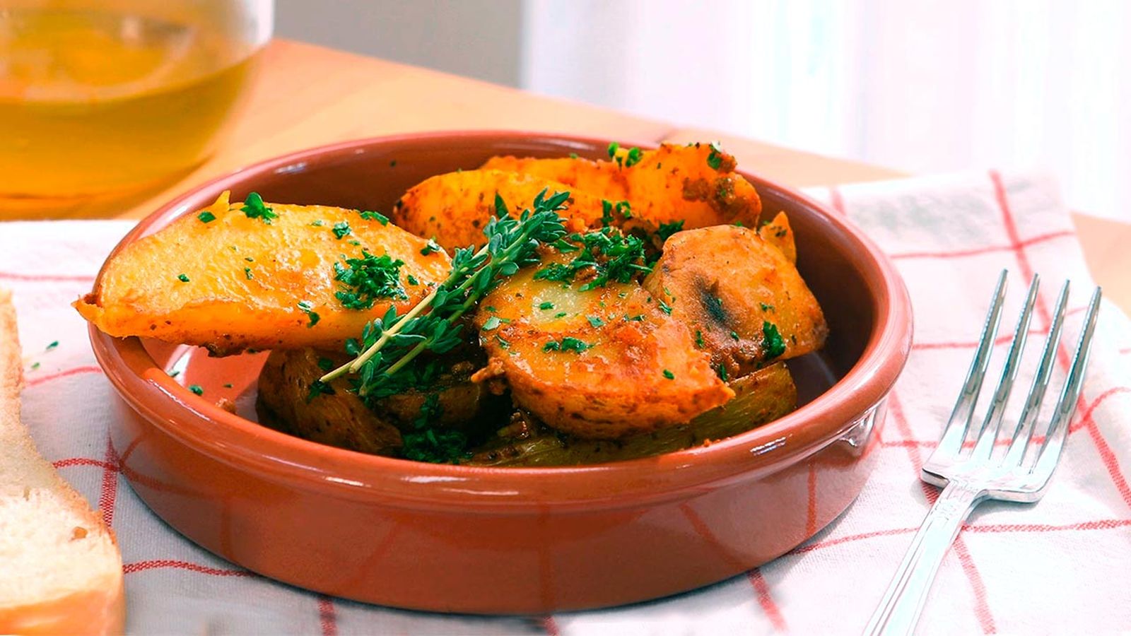 Patatas en adobo al estilo andaluz