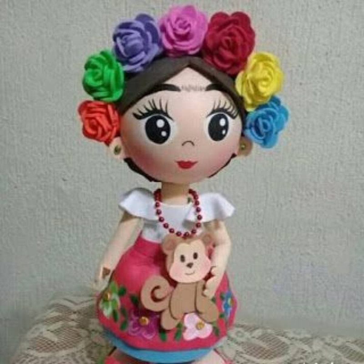 Muñeca fofucha de Frida Kahlo.