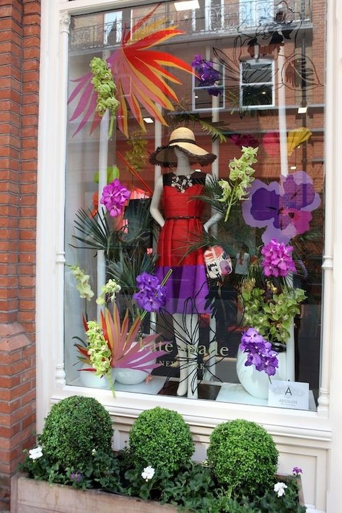 decorar escaparate primavera flores 7