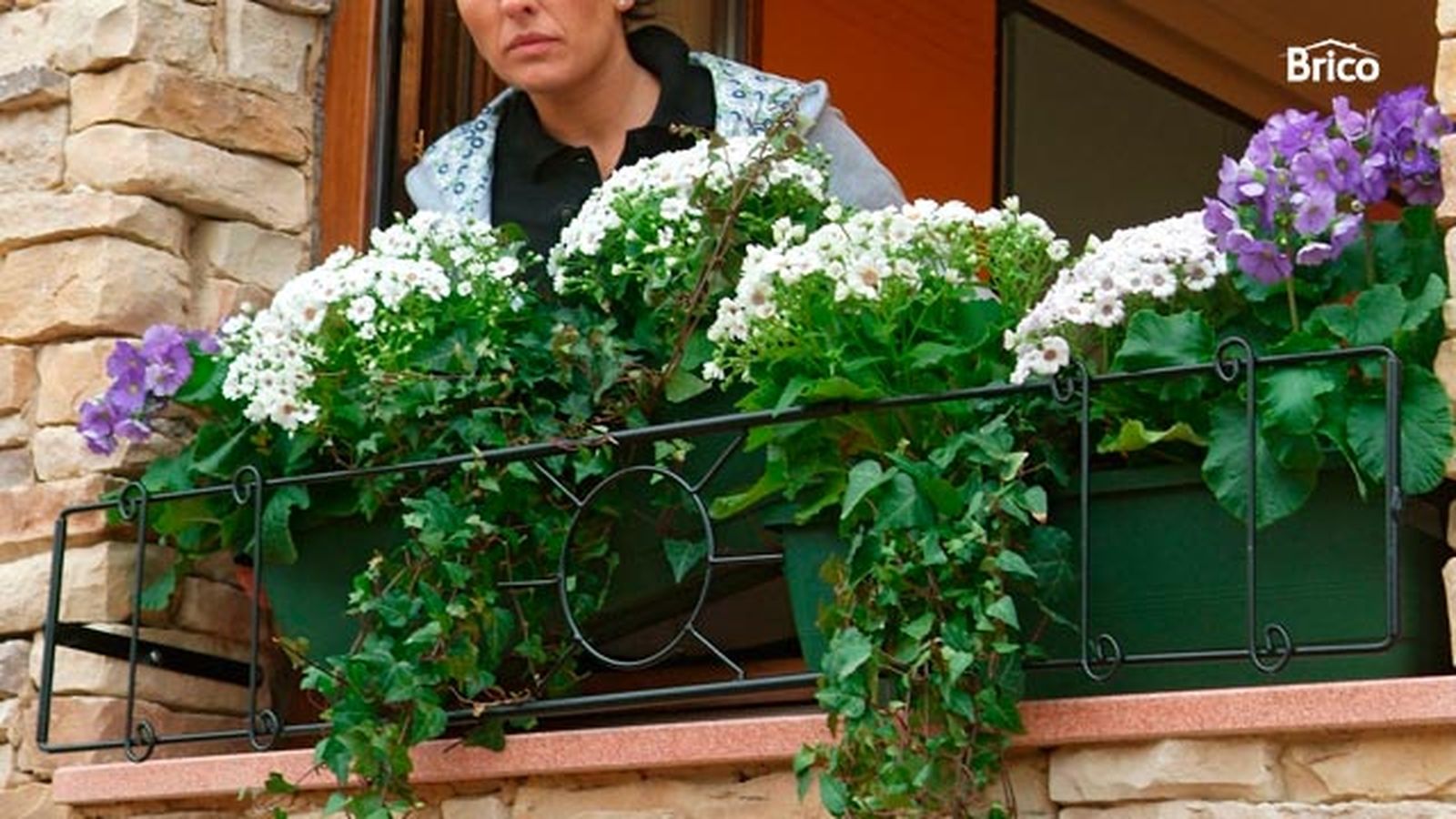 Sujeción para jardineras en ventana paso 8