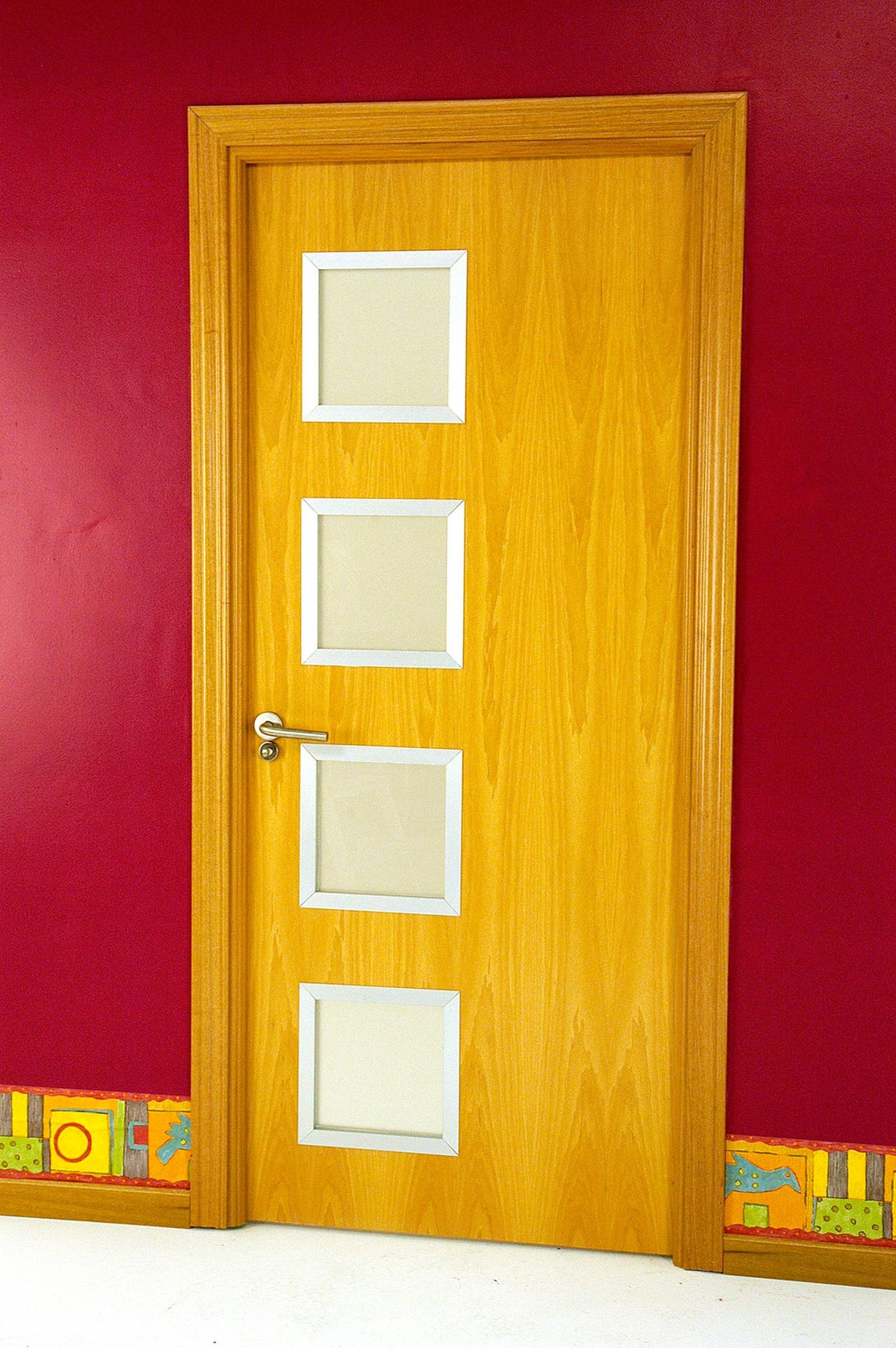 Cómo colocar cristales en una puerta de interior