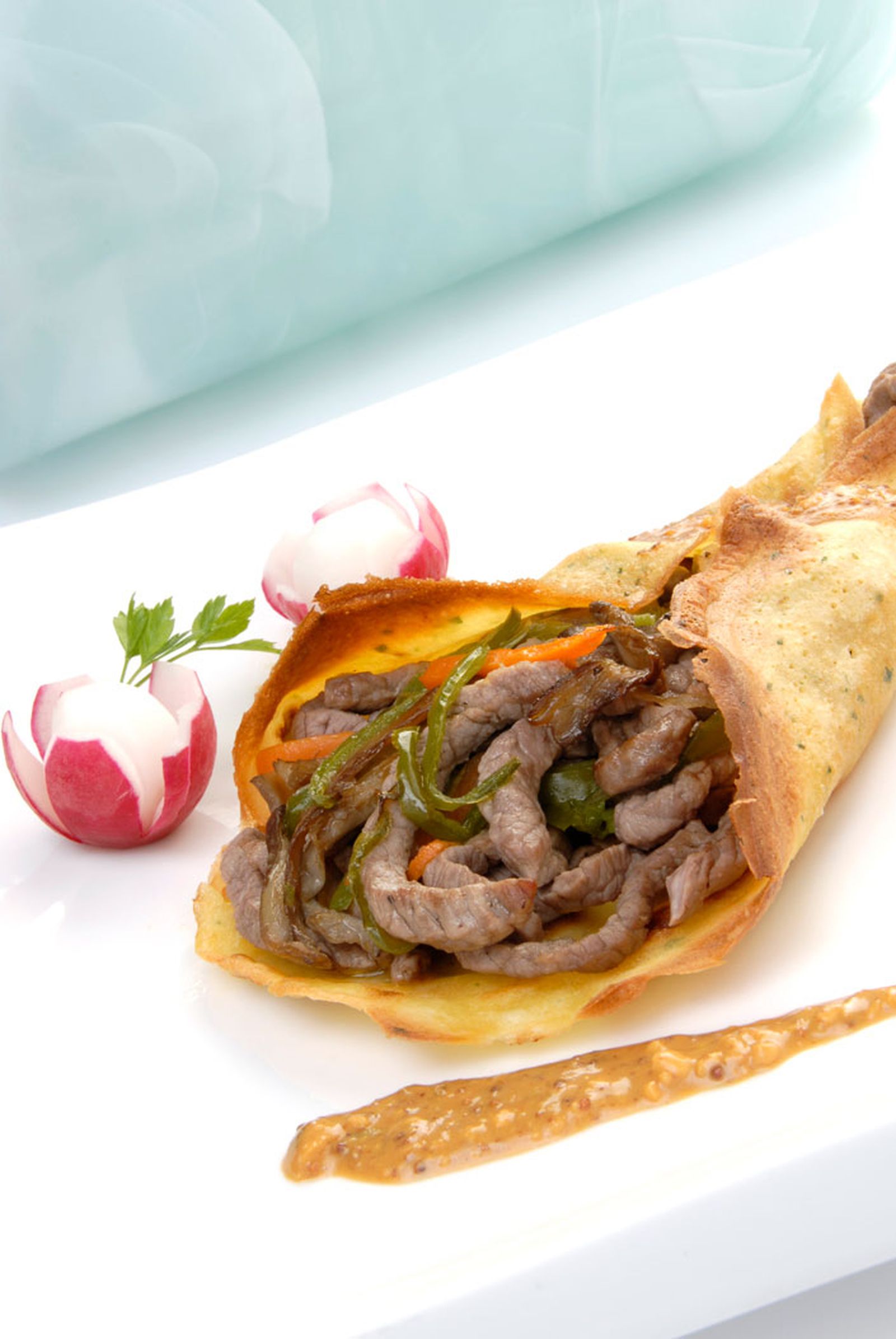 Crepes de ternera con salsa de mostaza