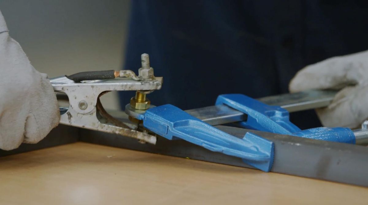 Hacer una mesa alta con estructura soldada paso 3