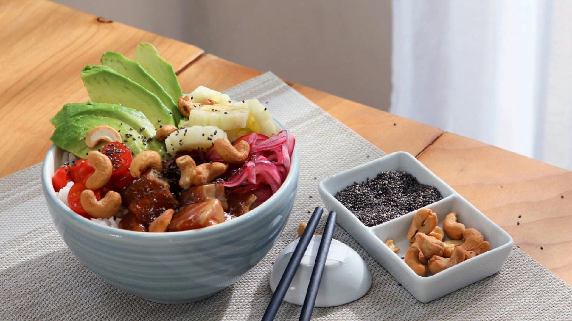 Cómo pelar y cortar un aguacate  Poke Bowl