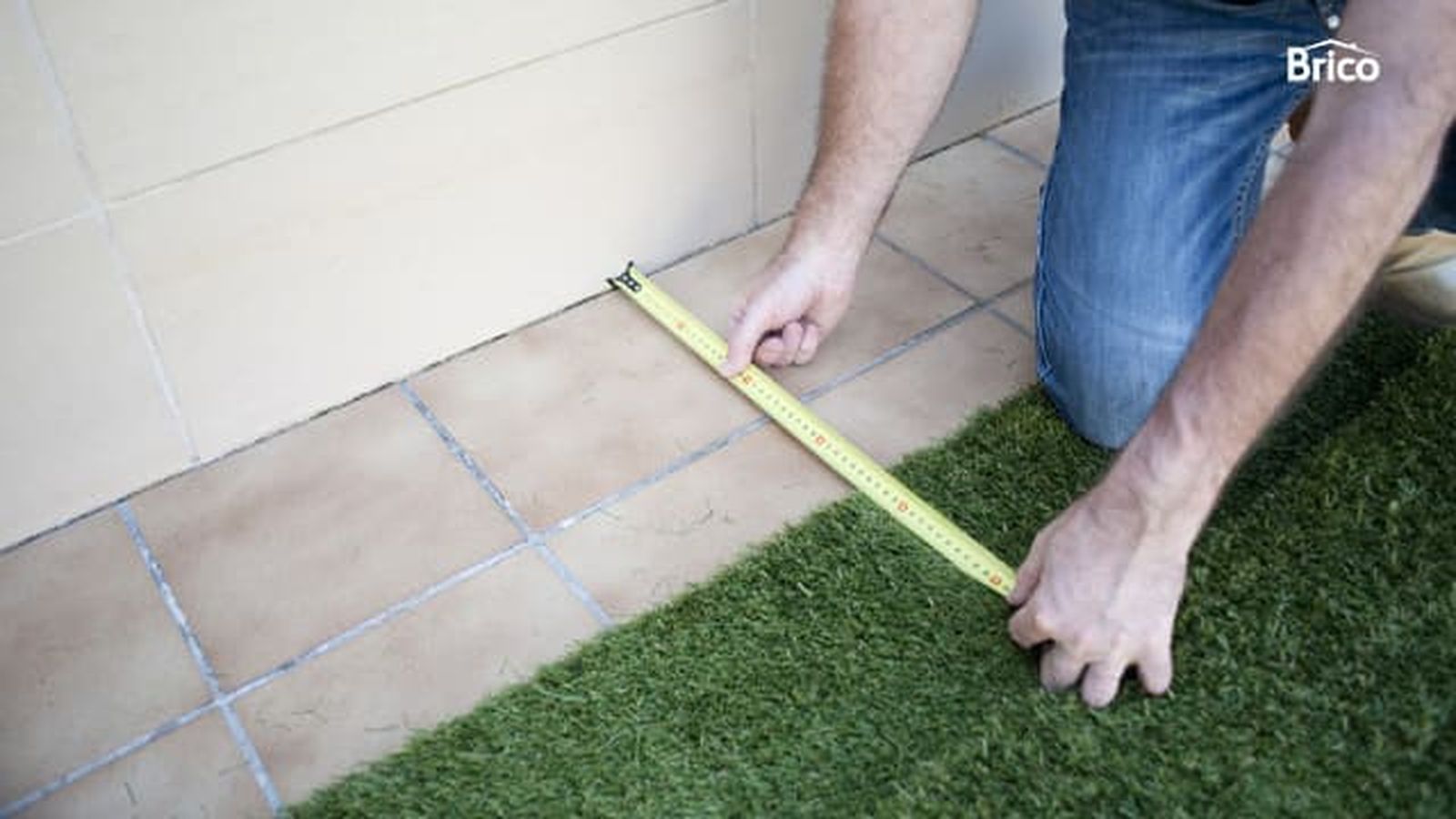 Bricomania 693 poner cesped artificial terraza paso4