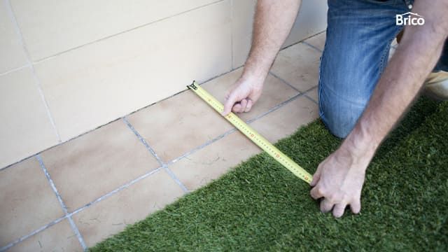 Bricomania 693 poner cesped artificial terraza paso4