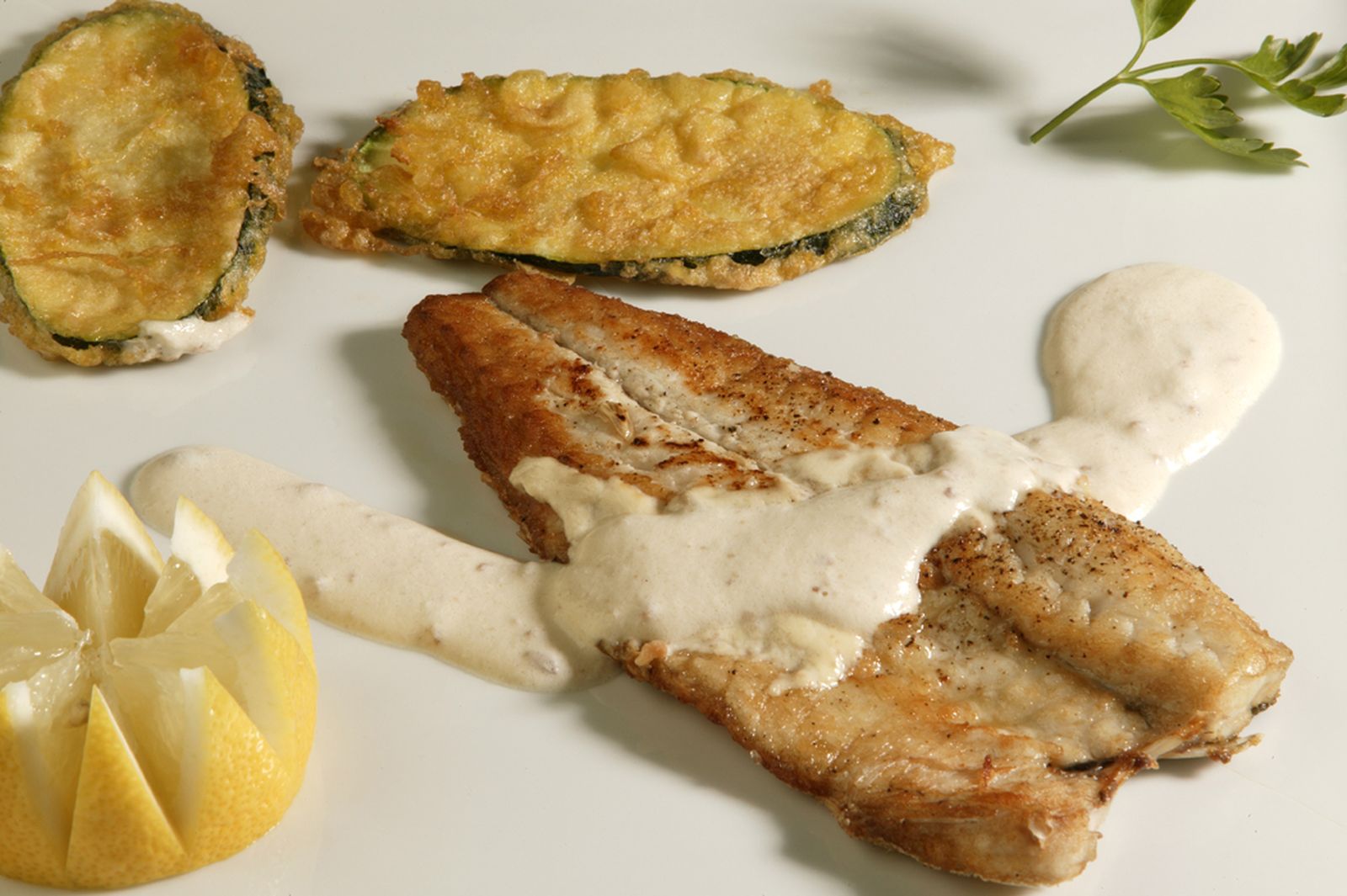 Filetes de lubina con almendras