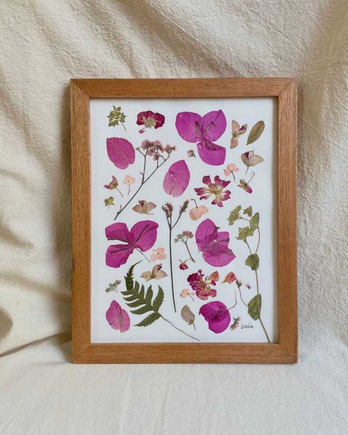 Cuadro con flores secas.