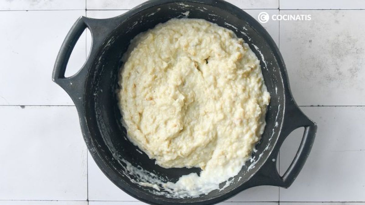 Preparamos la bechamel de bacalao