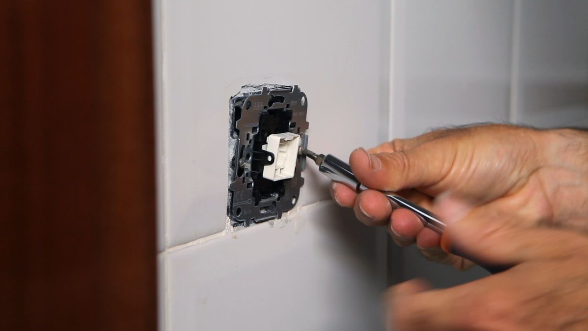 Embellecedores para mecanismos eléctricos paso 2