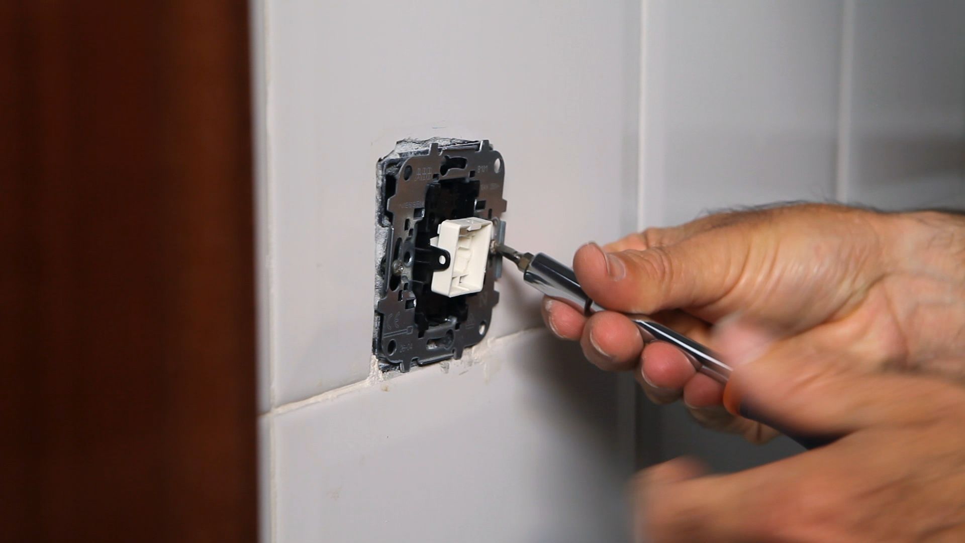 Embellecedores para mecanismos eléctricos paso 2