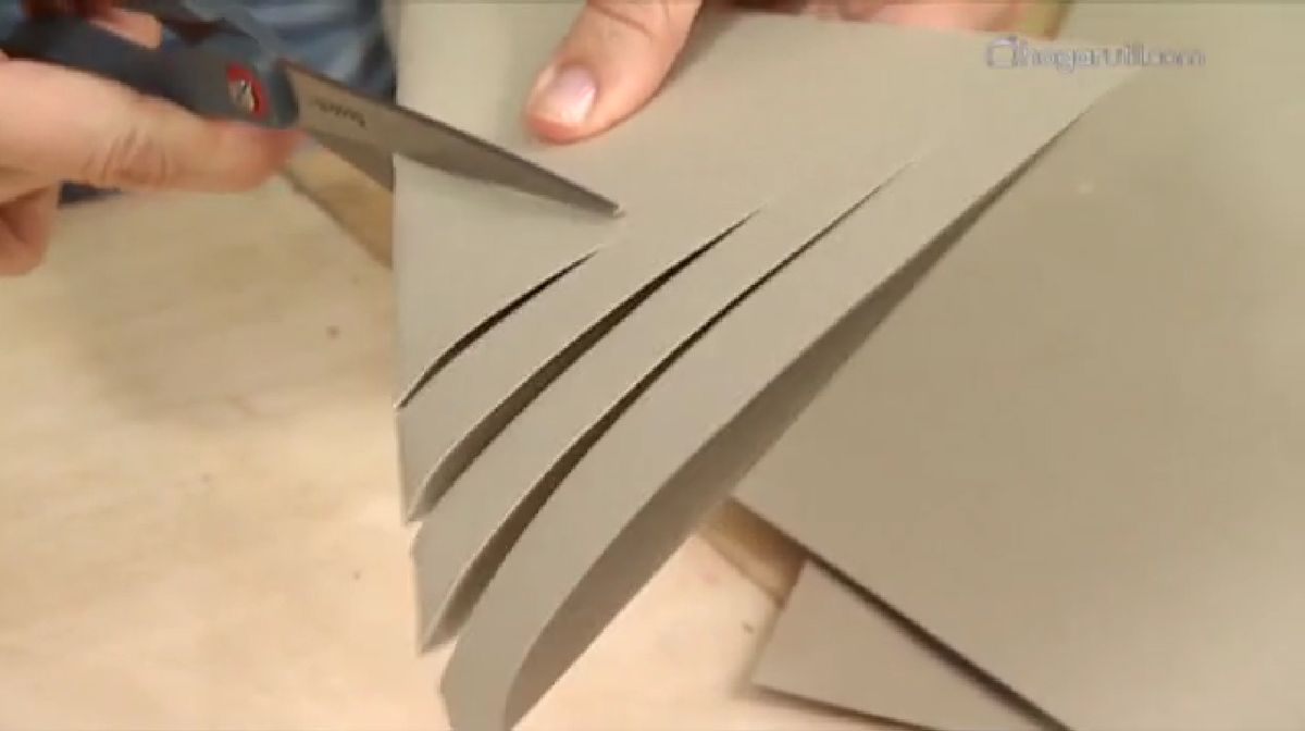 Cómo hacer guirnaldas con cartón paso 2