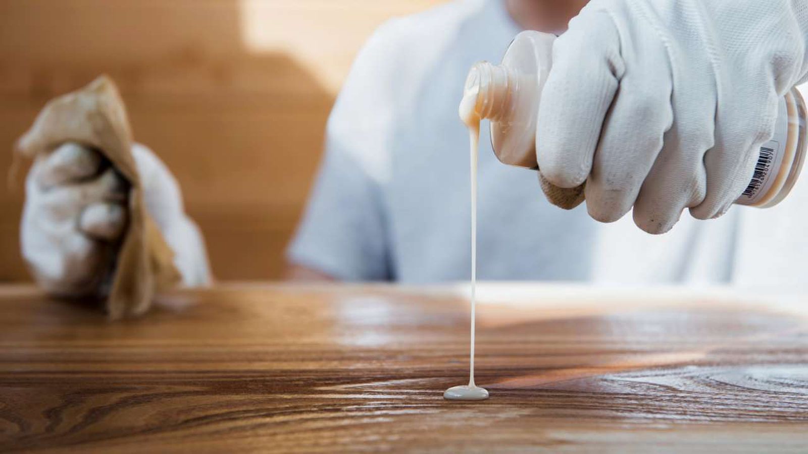 se puede dar cera despues de barnizar xl