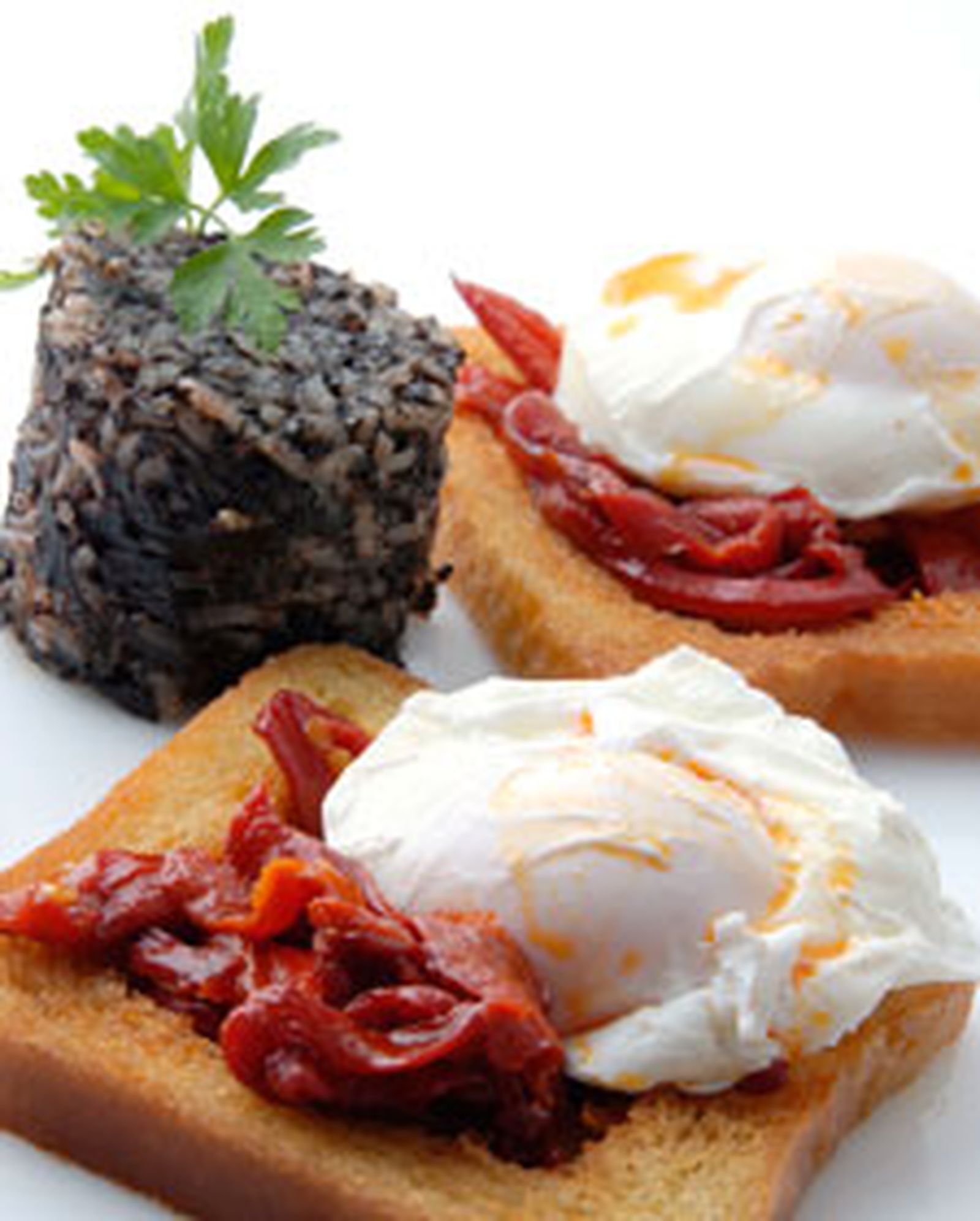 Huevo escalfado morcilla pimientos l