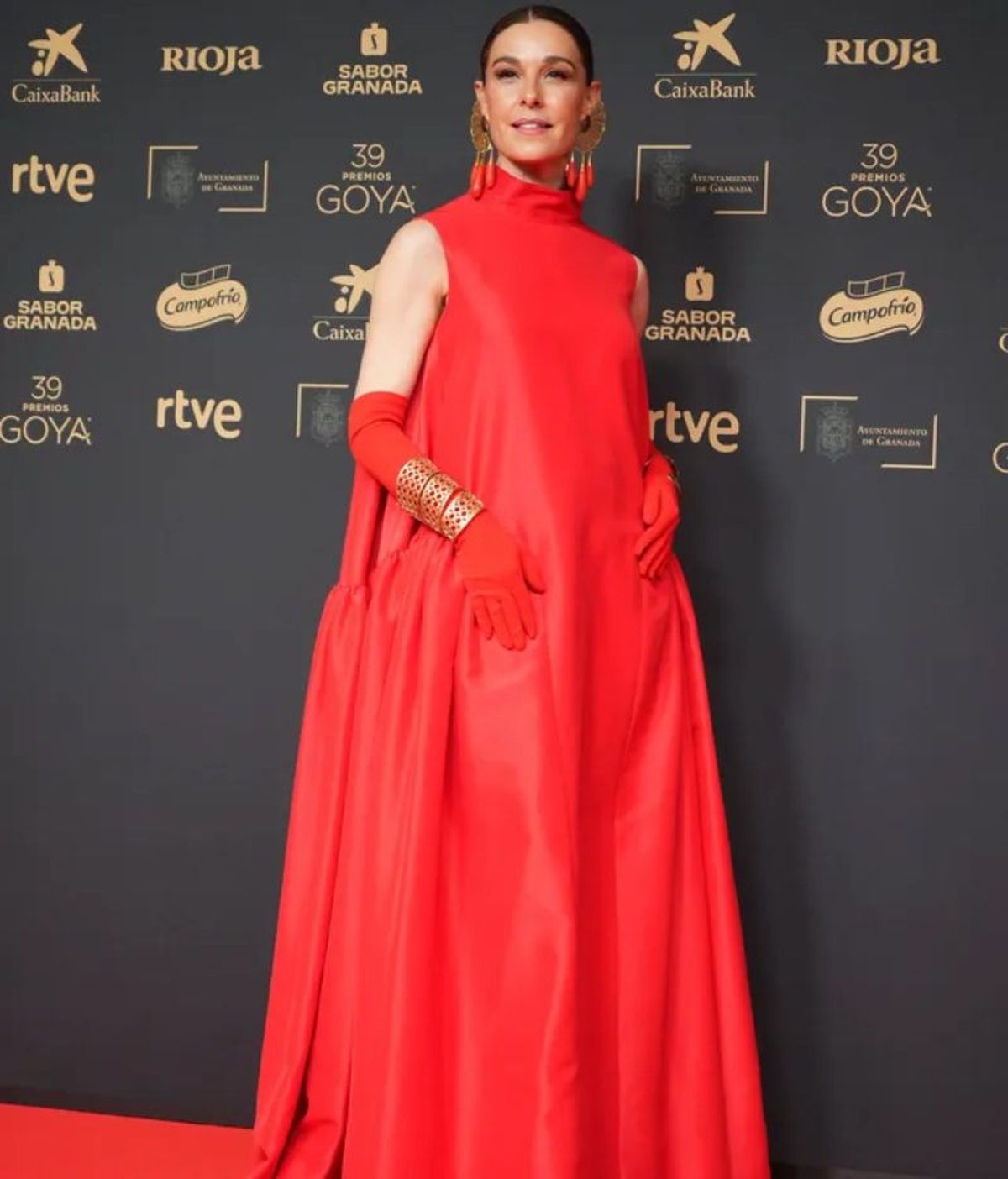 Raquel Sánchez Silva con vestido rojo en los premios Goya 2025