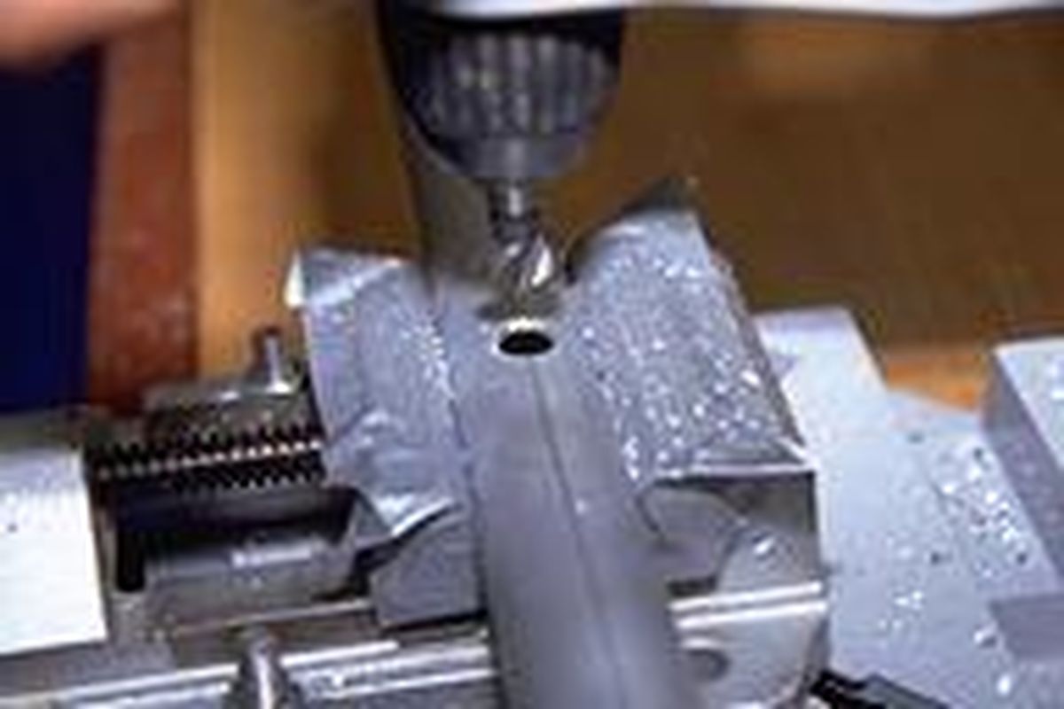 Cómo hacer una estantería de madera y metal paso 3