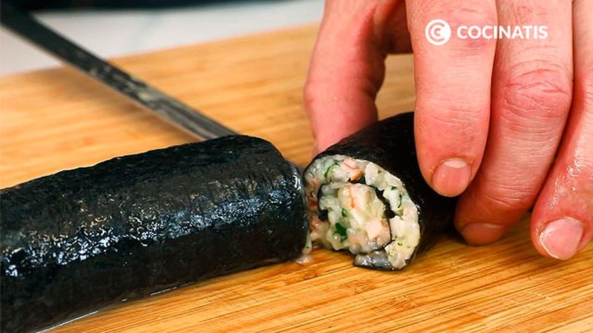 Receta de sushi con barritoas de Krissia  paso 5