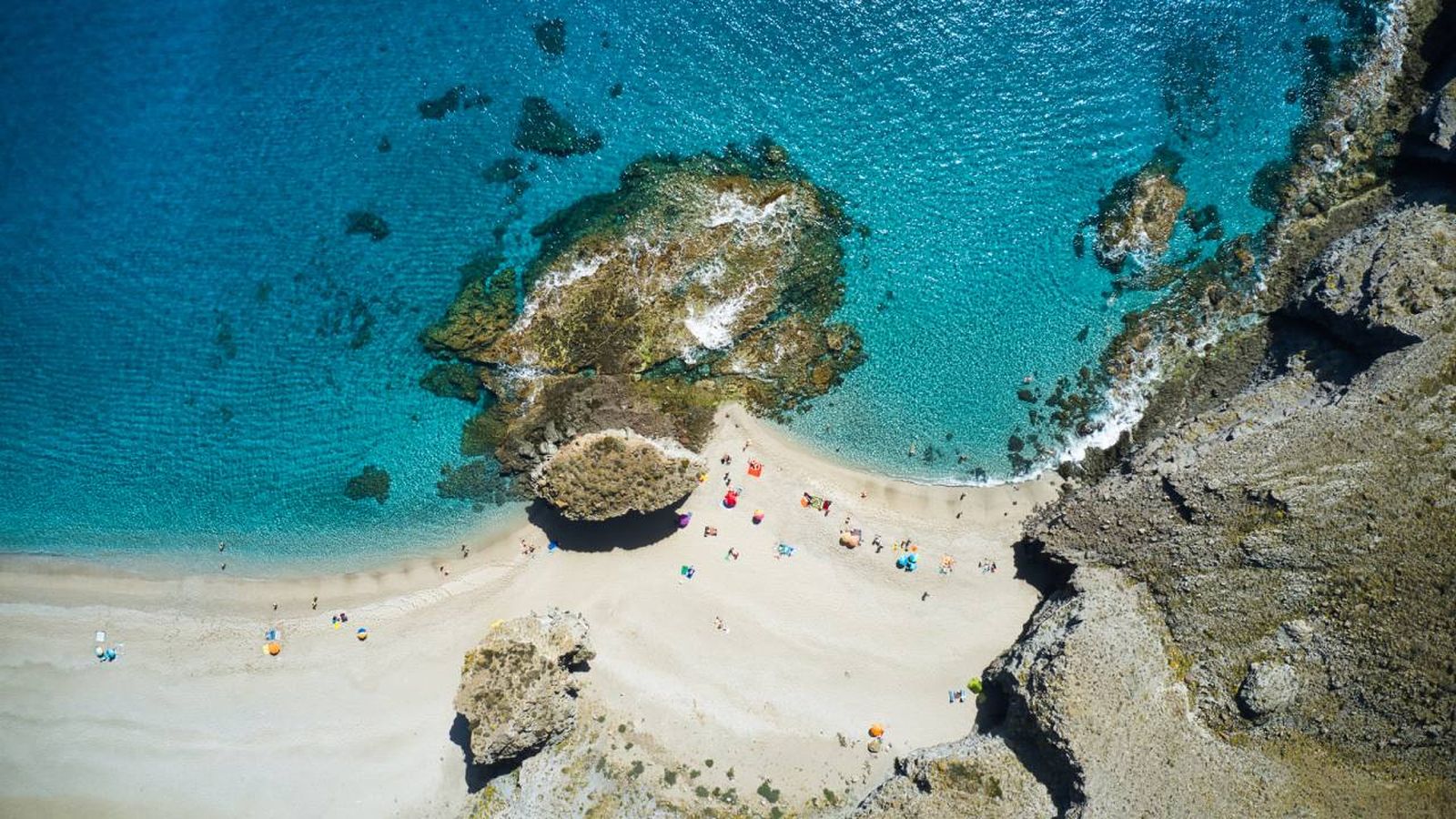 playa de los muertos una playa paradisiaca libre de urbanismo en el cabo de gata portada