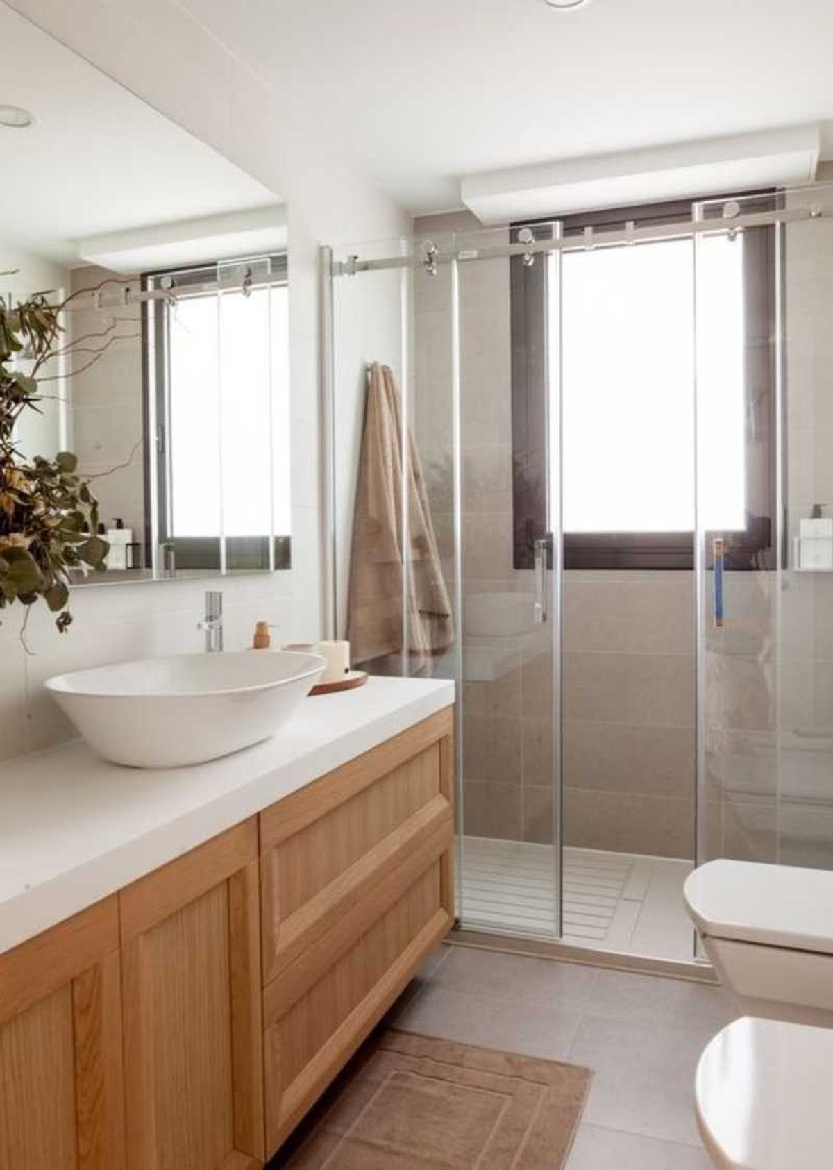 Mampara corredera en la ducha del baño