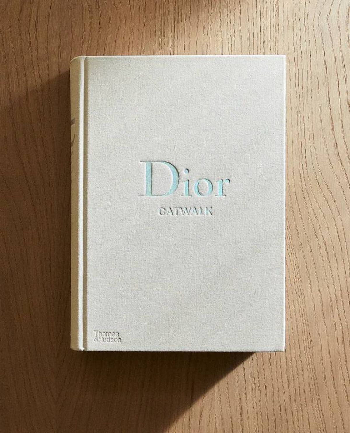 libro decorativo Dior catwalk zara home