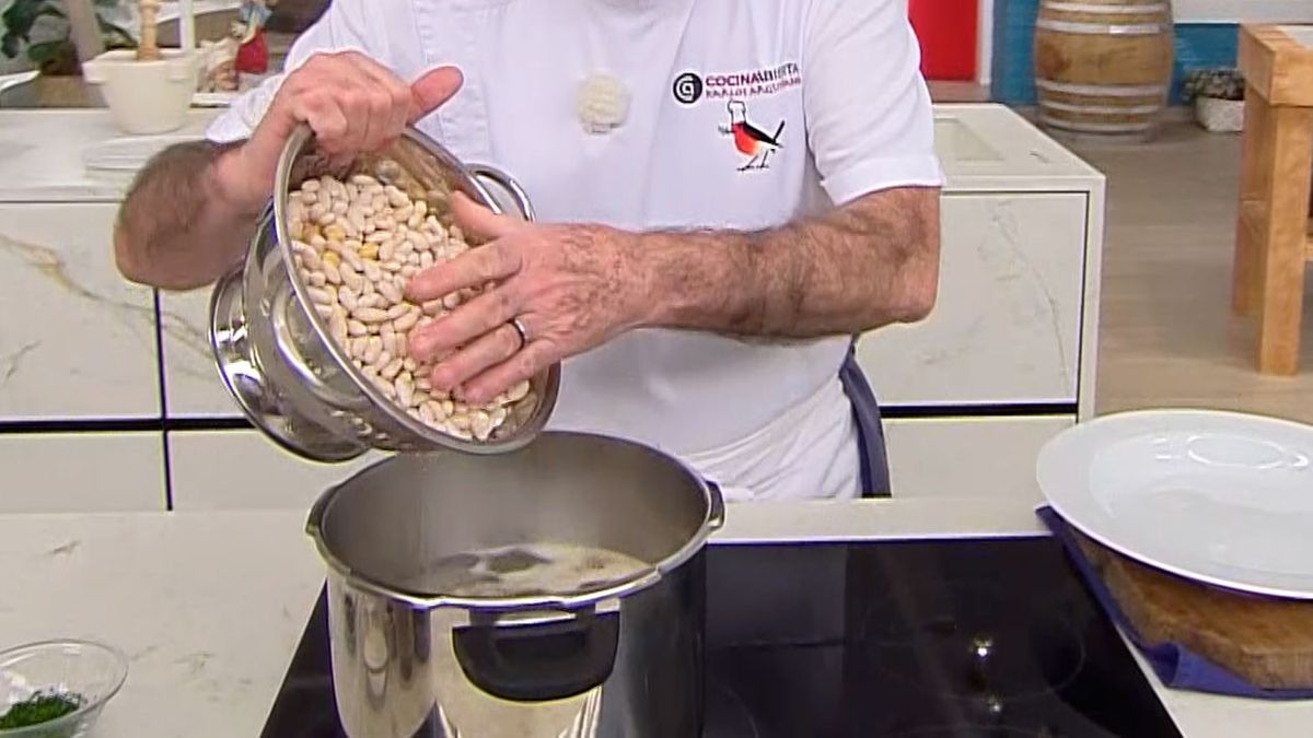 KARL6694 Cocido de acelgas con pringa potaje andaluz receta karlos arguinano paso2
