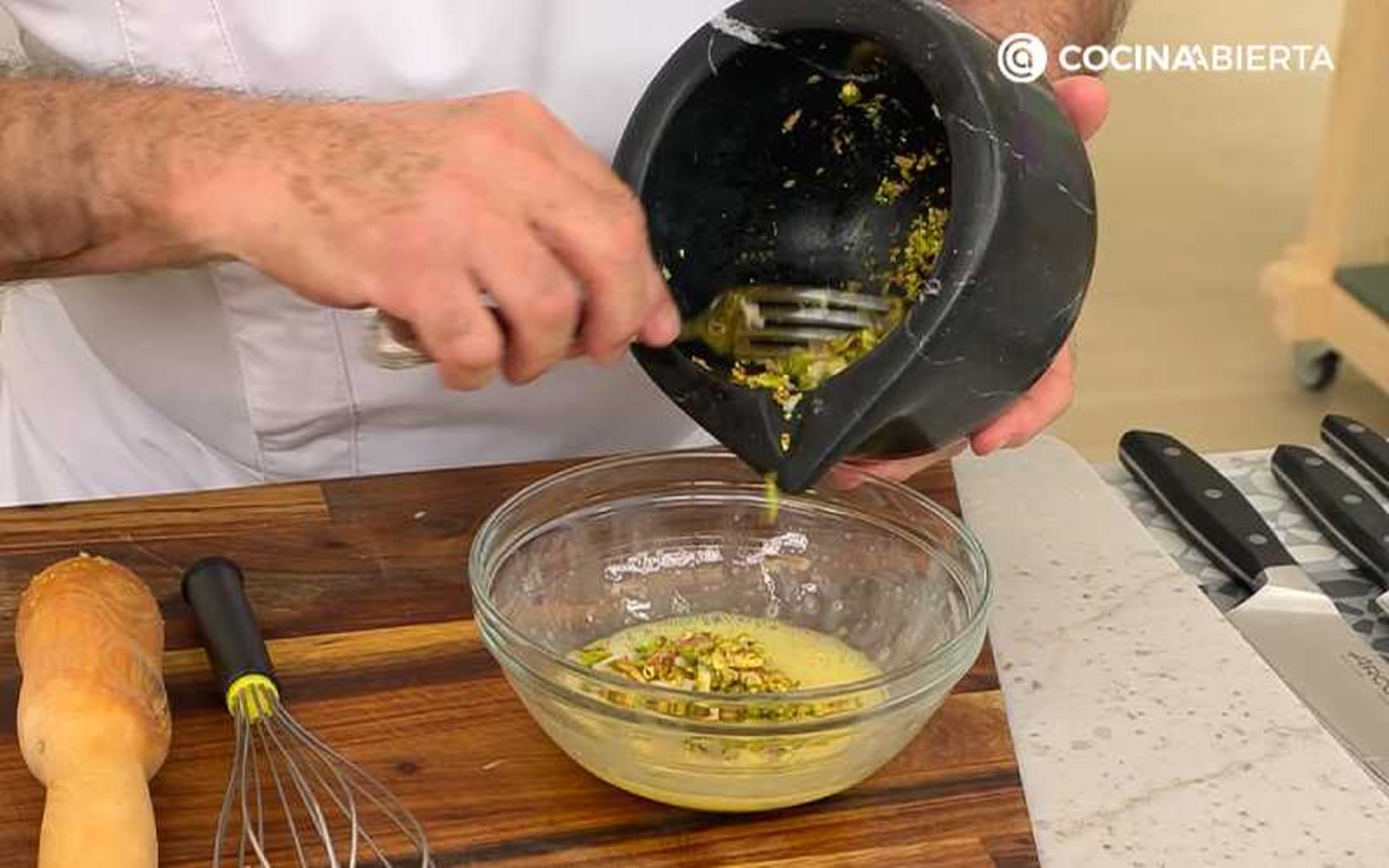Incorpora el majado de pistachos