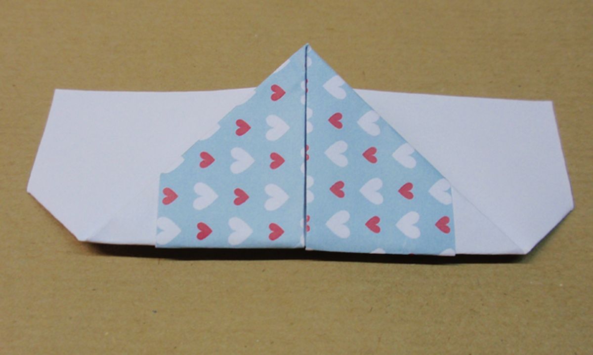 Marcapaginas con forma de corazón paso 8