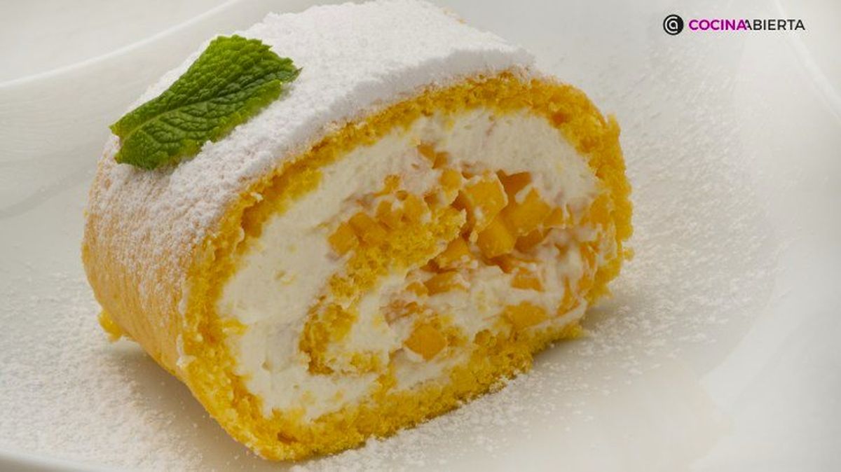 Brazo gitano de nata y melocotón