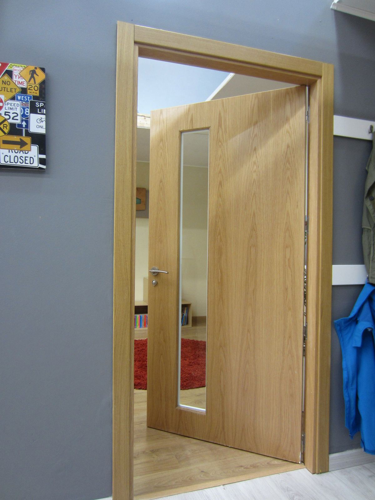 Crear una ventana en una puerta paso 10