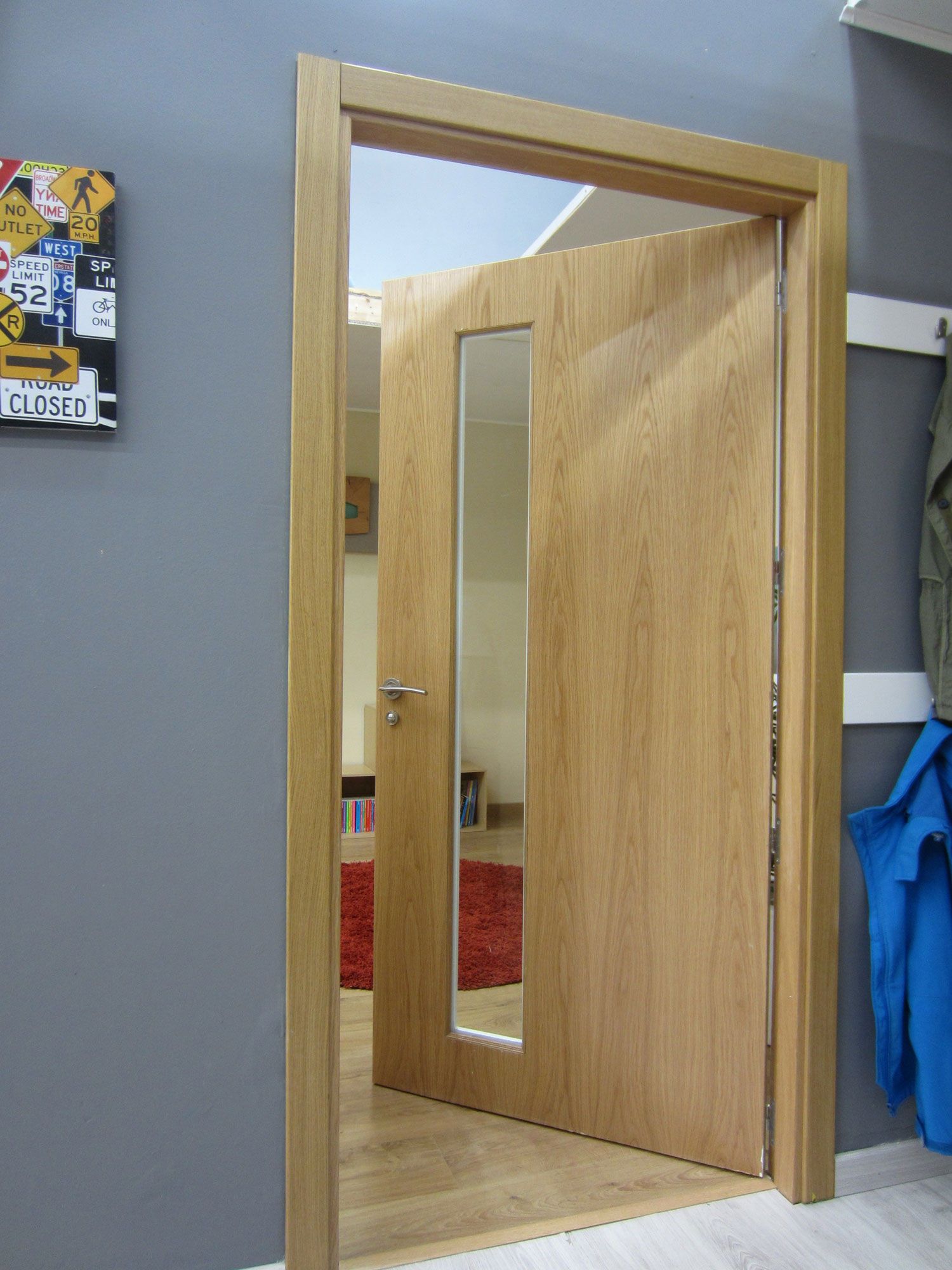 Crear una ventana en una puerta paso 10