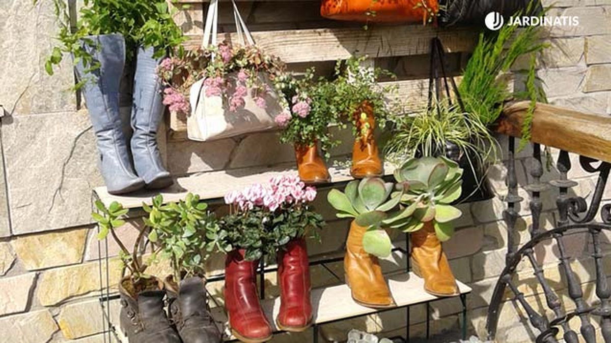 reutilizar botas bolsos como tiestos xl brico jardin 805