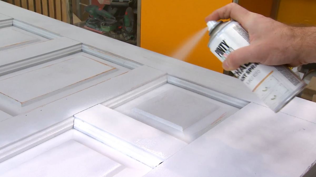 Reciclar puerta de madera para hacer una mesa paso 4