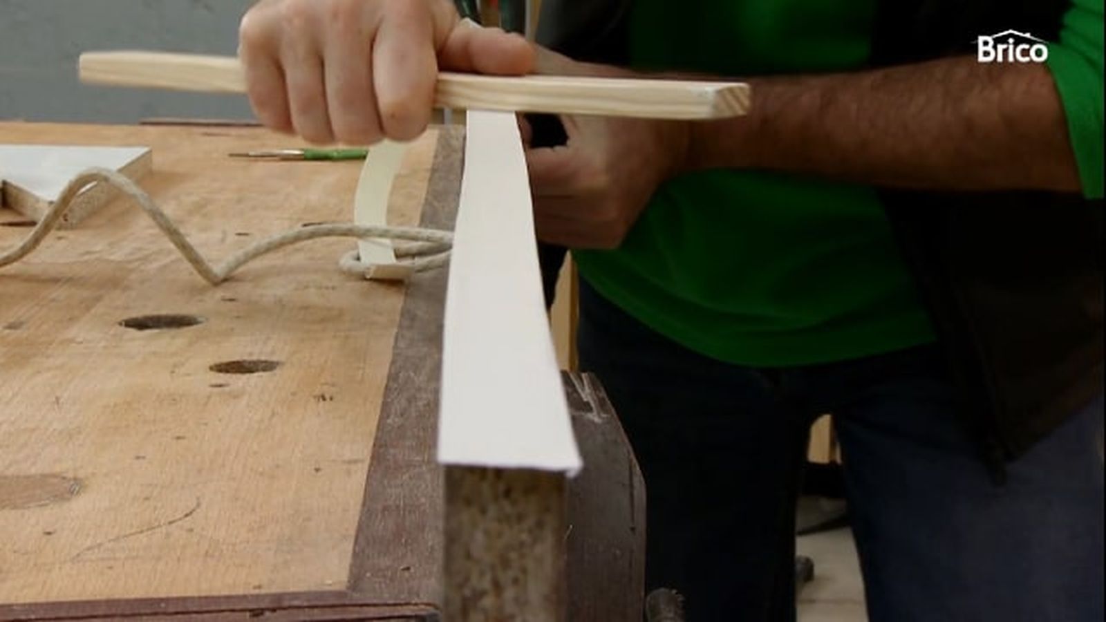 Cómo hacer un escritorio abatible paso 3