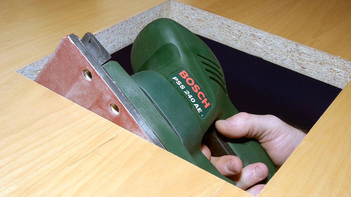 Cómo colocar cristales en una puerta de interior paso 4