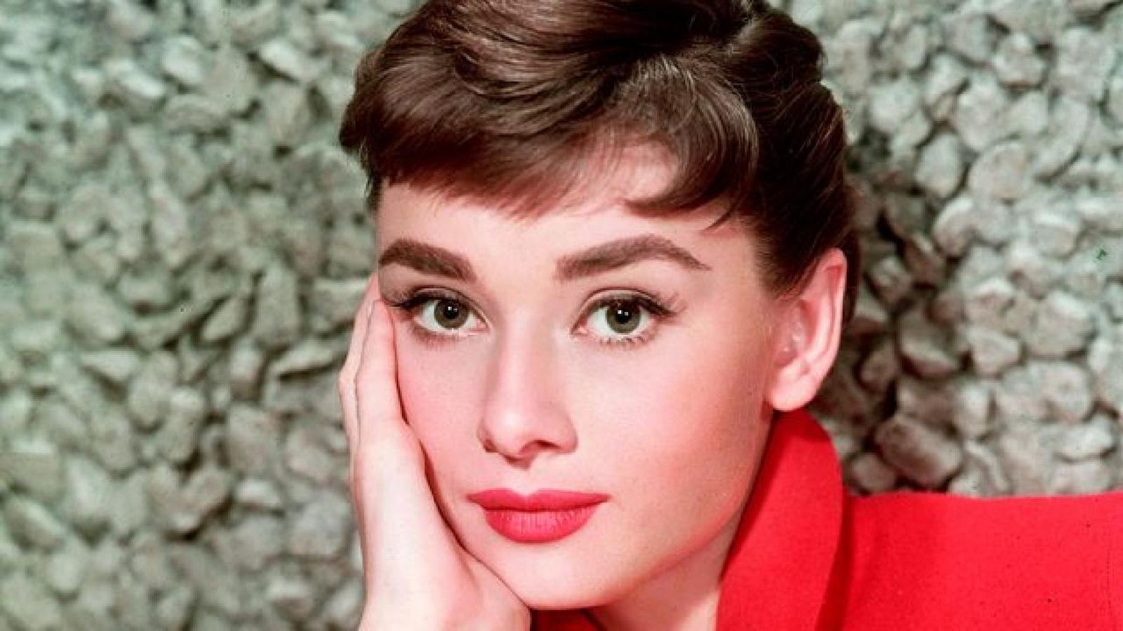 Audrey Hepburn icono de elegancia y estilo