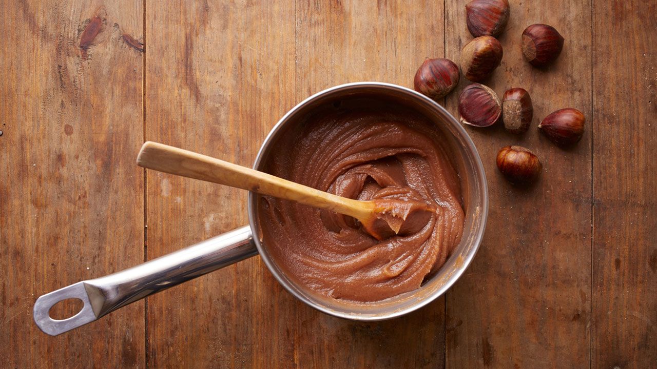 Elaboración de la crema de castañas en el cazo