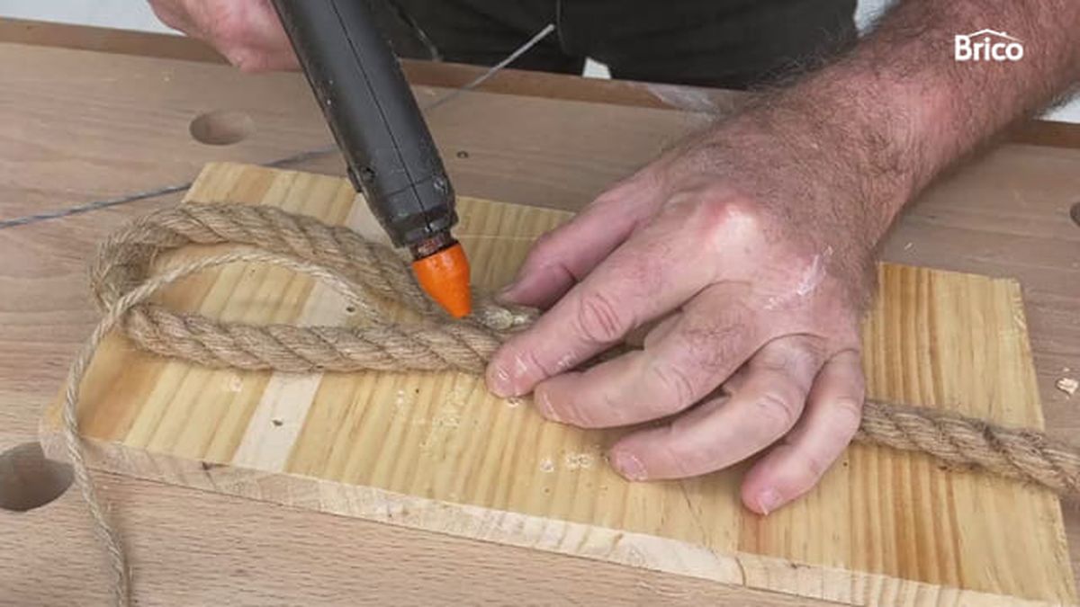 bricomania 21 estanteria colgante paso 16