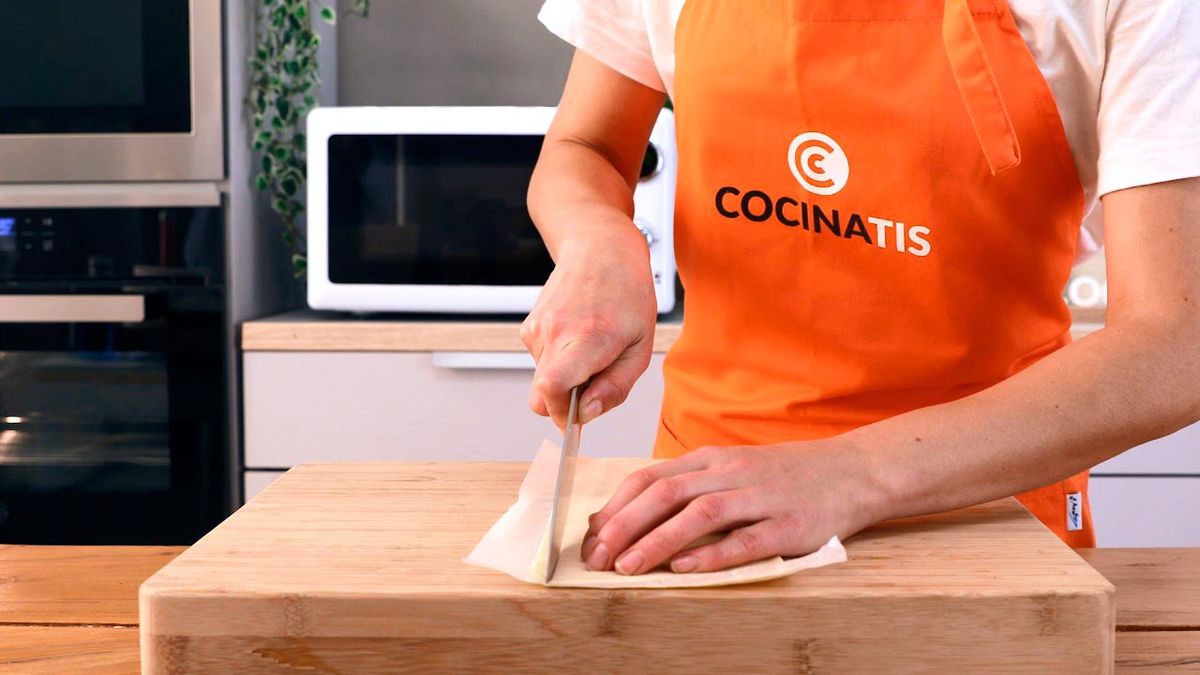 Salchichas momia para Halloween  paso 1