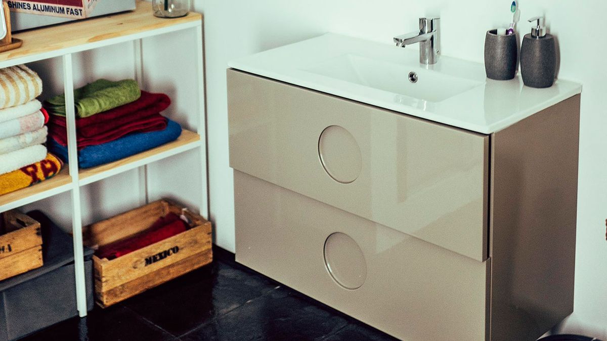 Cómo instalar un mueble de baño suspendido
