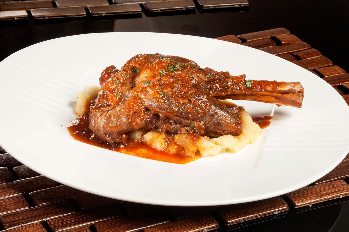 1728 Jarrete de cordero con hortalizas (912) xl