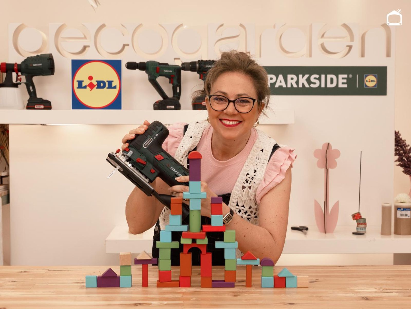 Los bloques de madera estimulan la capacidad constructiva de los niños.