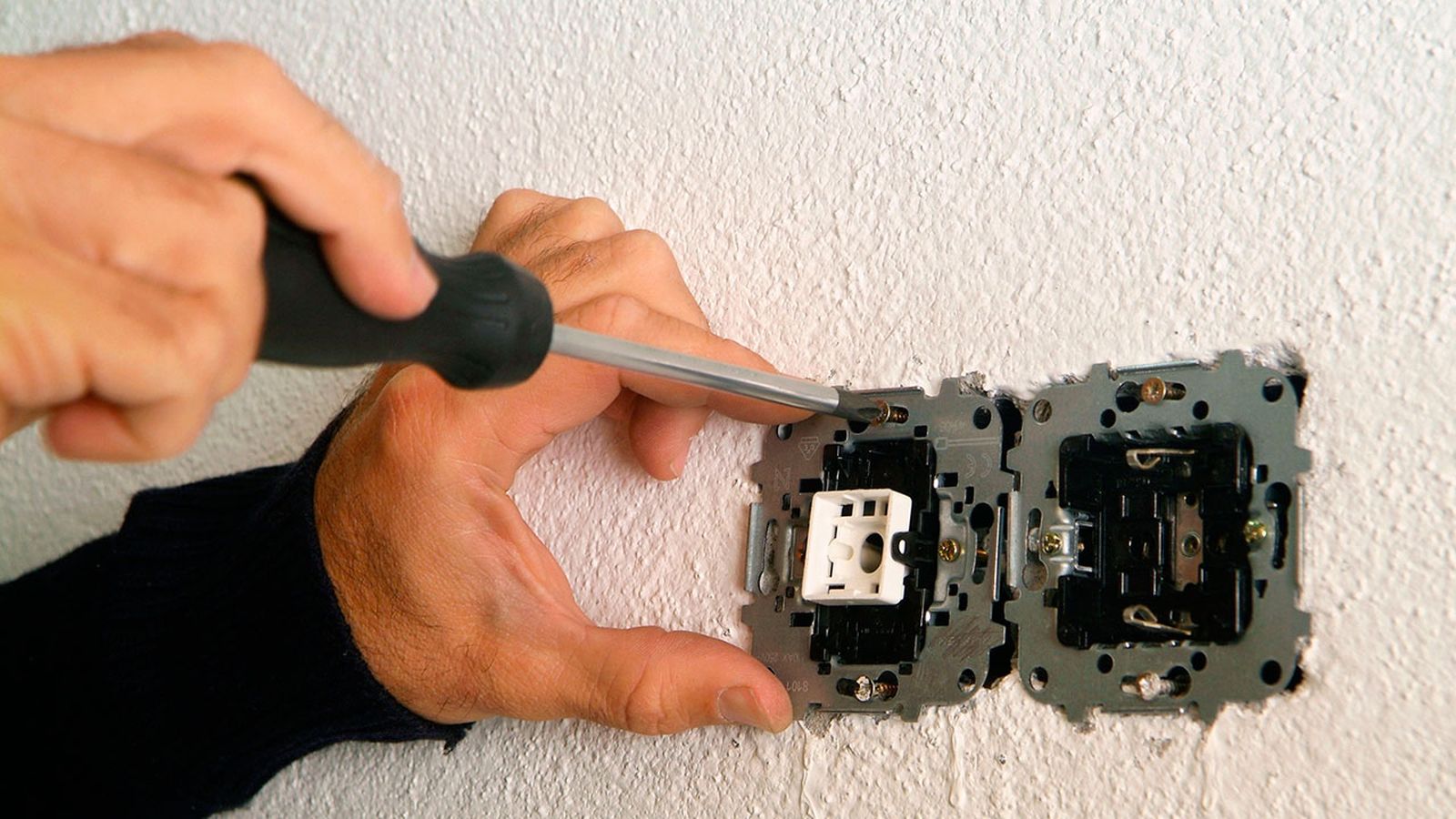 Interruptor detector de movimiento empotrado paso 4