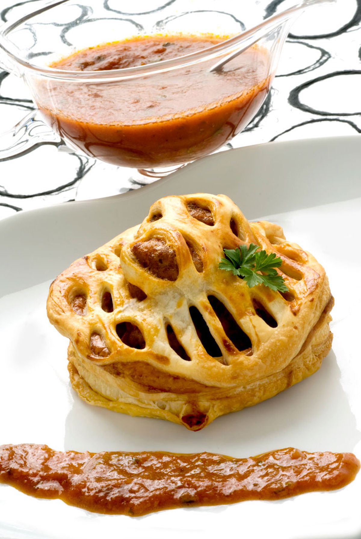 Albóndigas con tomate en hojaldre