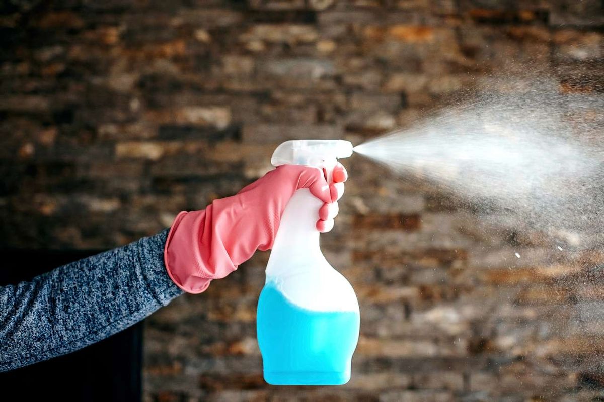 Un paño de microfibra con alcohol de romero es todo lo que necesitas para dejarlo impecable