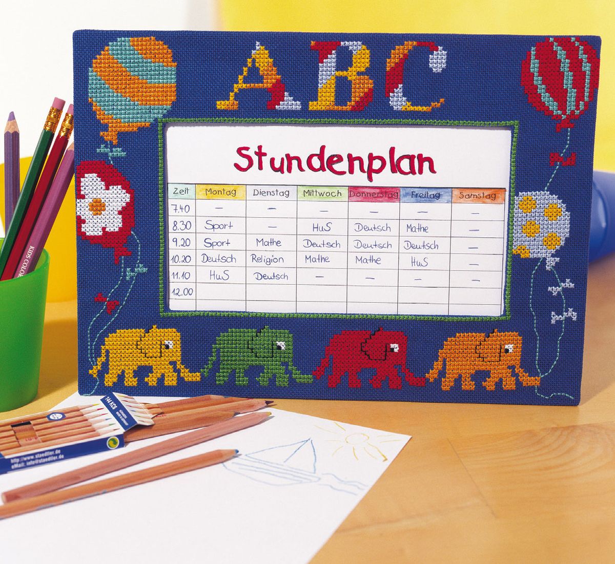 Cuadro bordado para calendario de clases