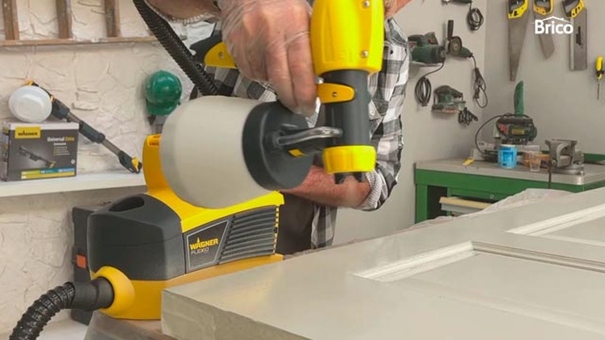 Como pintar una puerta de madera con pistola paso 9 3