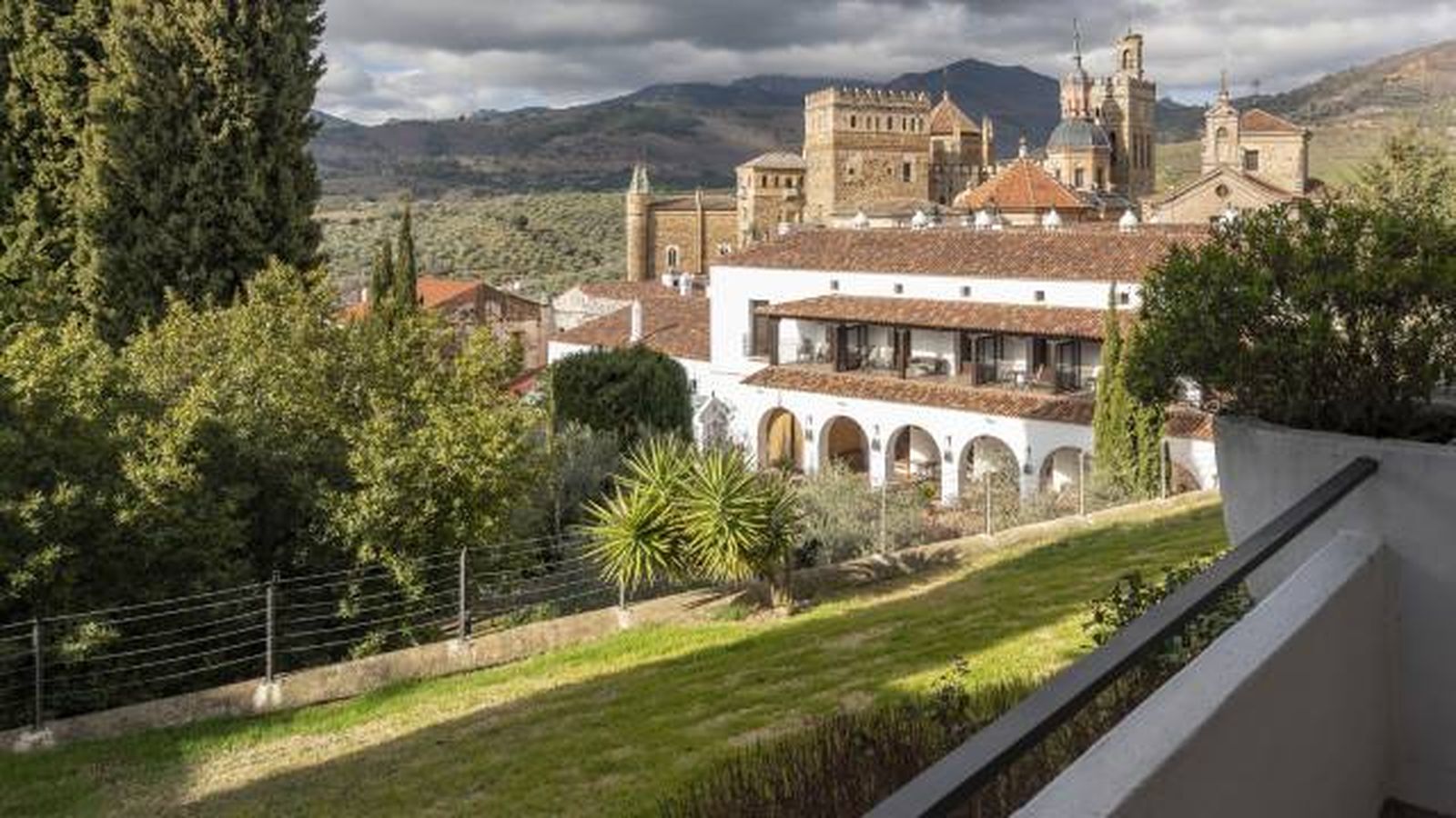 paradores petfriendly admiten mascotas espana con historia
