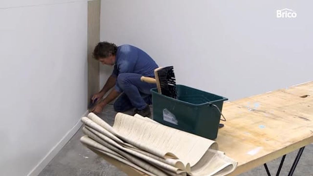 972 empapelar pared paso 6