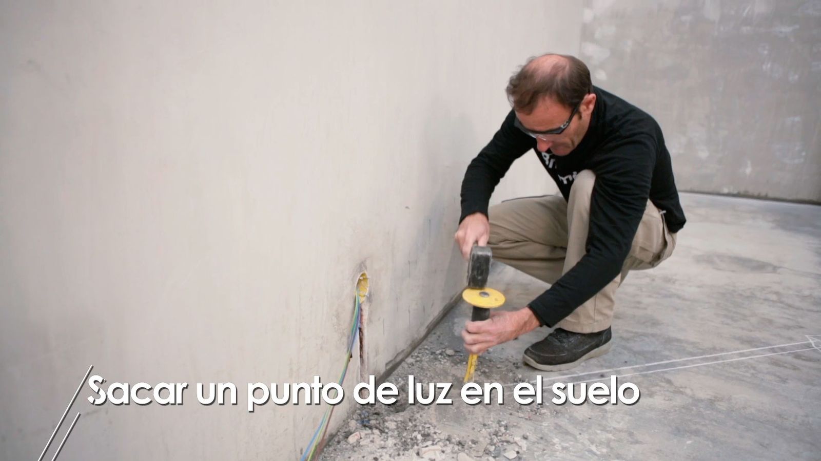 Cómo sacar un punto de luz en el suelo paso 1