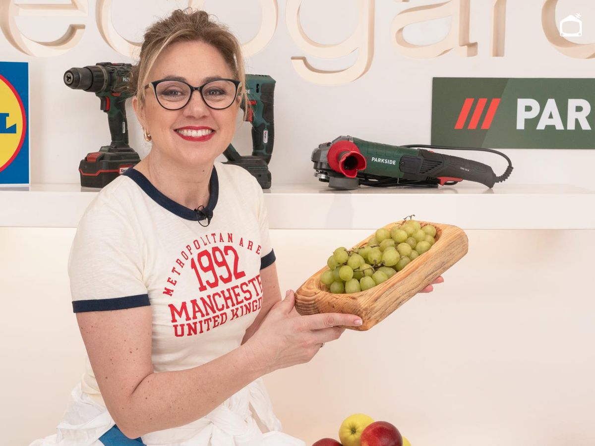 Podemos utilizar la bandeja de madera para servir frutas.